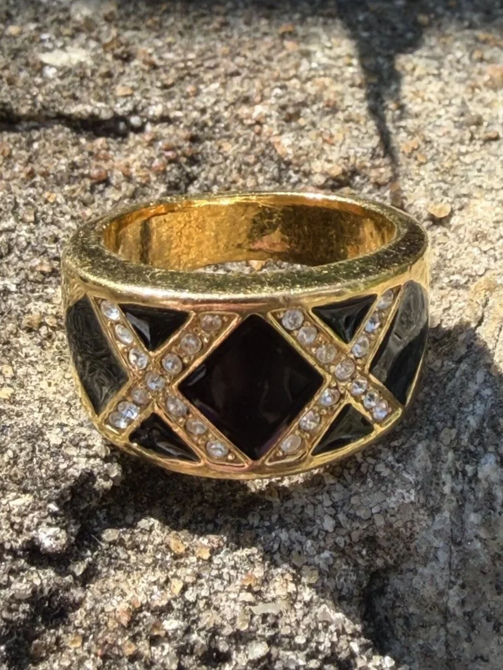 Avon Black Enamel Rhinestone XX Ring Size 8 Kisses Gold Tone Y2K Retro 2002
